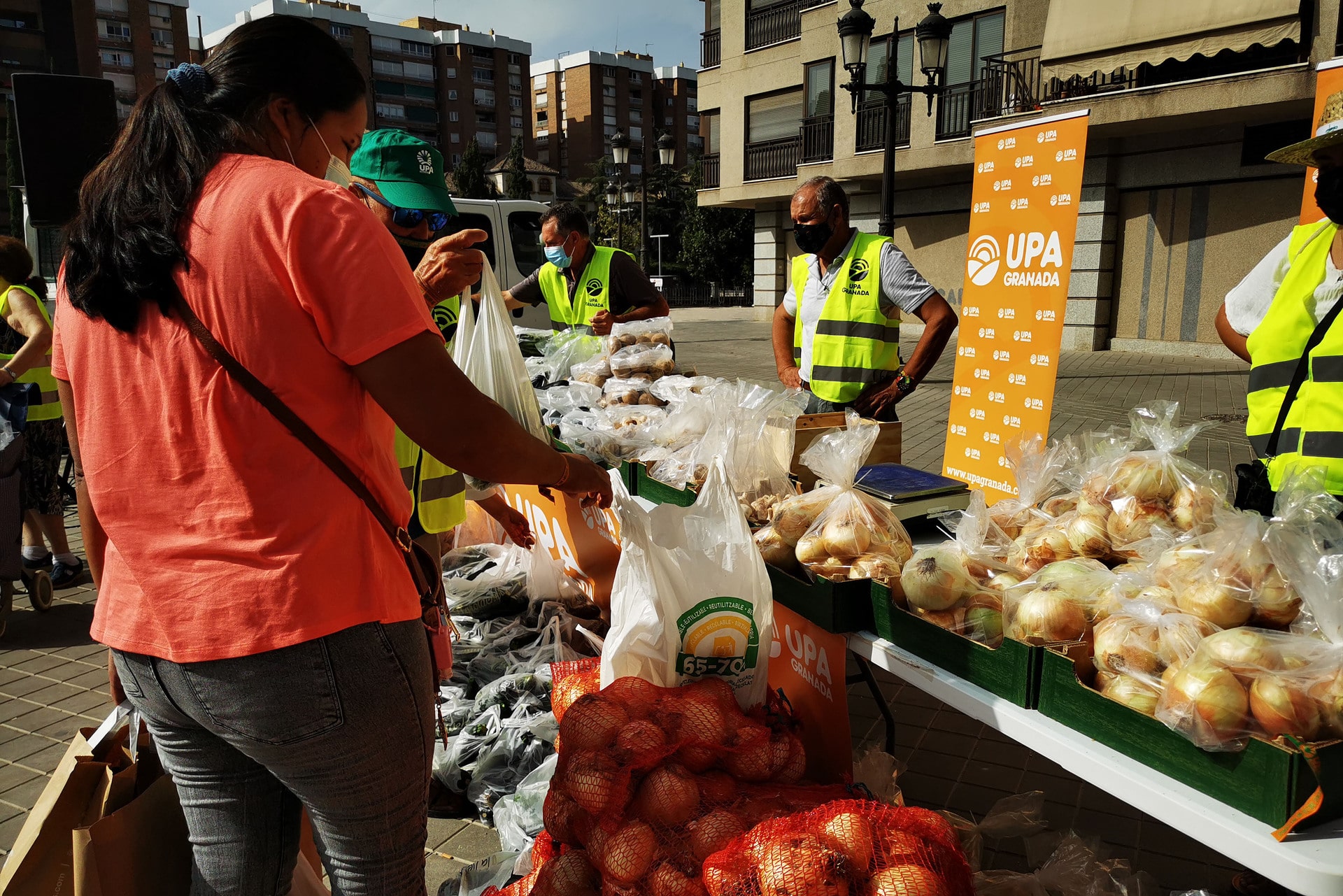 UPA Granada vende frutas y verduras a precios justos